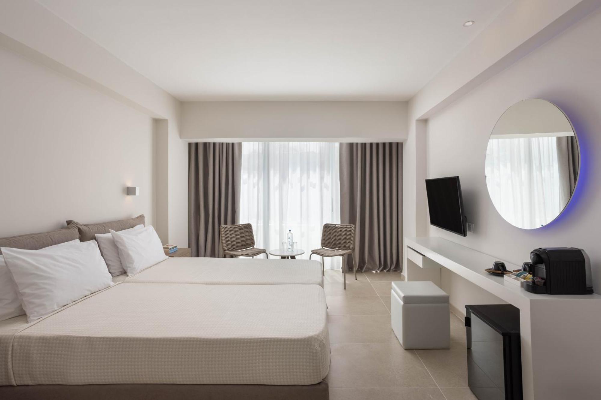 Atlantica Sancta Napa Hotel Agia Napa Buitenkant foto